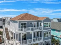 Spacious 5 bedroom 5 bath House with pool and direct access to the beach. - 4-Star