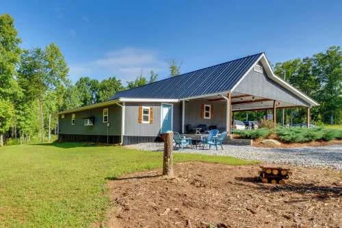 Cozy Clarkesville Getaway w/ Fire Pit! - Pysäköinti