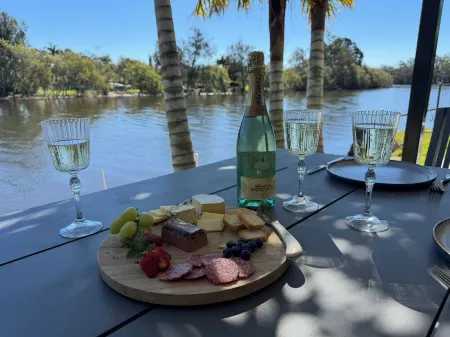 9 at the Marina  - Holiday House