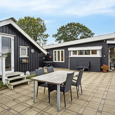"Yngvy" - 500m from the sea