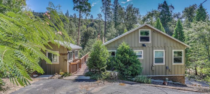 Rustic Oakhurst Retreat < 4 Mi to Bass Lake! Hotels in Madera County