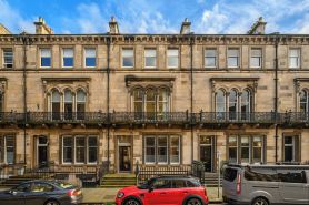 Elegant 3-Bedroom Flat in West End