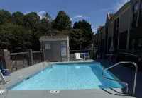 Quality Inn & Suites Thomasville - Pools
