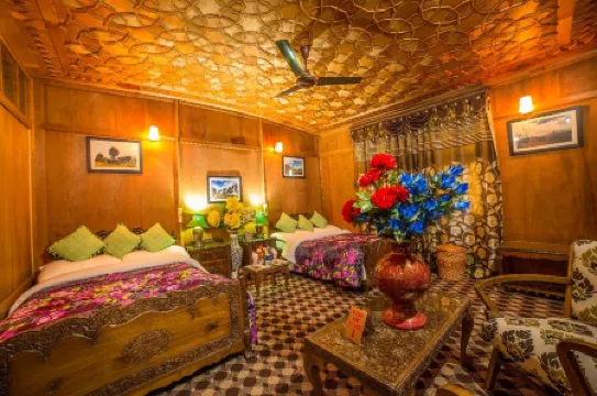 Dallake Group of Houseboats