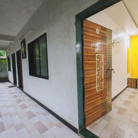 Lotus Cottage Отели рядом с достопримечательностью «Алибаг Бич»