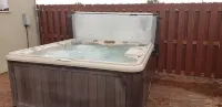 PetFriendlyHome/Private HOT TUB with a lots of space to relax inside and outside