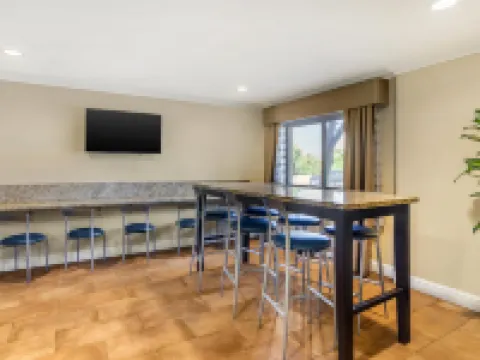 ベスト ウエスタン プラス プレザントン イン プレザントンのホテル