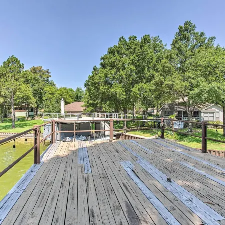 Tool Waterfront Home w/ Hot Tub & Fire Pit! Hotels in Tool