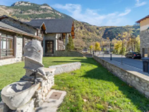 Stone Home in Benasque near Scenic Lake Hotéis em Benasque