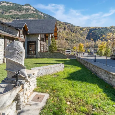 Stone Home in Benasque near Scenic Lake Отели в г. Бенаске
