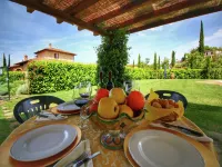 Cottage in Tuscany with Pool & Olive Groves Hotels in Lucignano