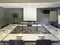 Ibis Roanne Hotel a Cherier