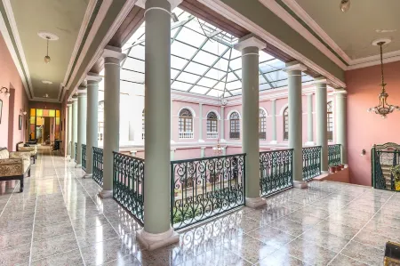 Capital Plaza Hotel Отели рядом с достопримечательностью «Церковь святого Филиппа Нери»