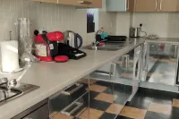 Apartment - Sleeps 4 - Parking - Station Close