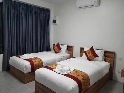 Phetkham Resort Wat Sai Ngam 주변 호텔