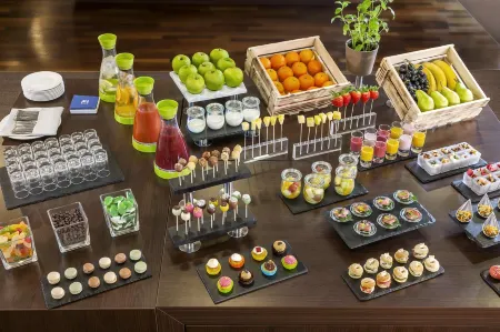 NH Leipzig Messe Отели в г. Кростиц