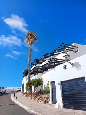 Charming apartment with spectacular oceanfront views.