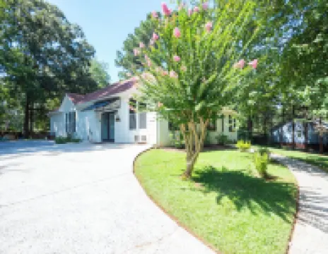 Renovated Ranch Home. Pet Friendly, Game Room, Fire Pit, Grill, Covered Porch
