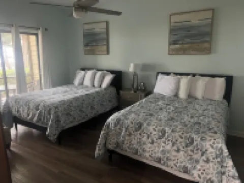 Sunset Beach Beautiful 2 Bedroom Villa 1.5 miles from Sunset Beach