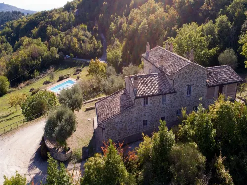 Apartment in farmhouse with pool