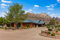 Hotel de Novo Springdale, Tapestry Collection by Hilton Hotels near Watchman Campground Group Site E7