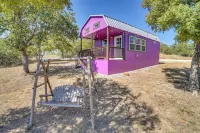 Whimsical Cabin w/ Grill < 4 Mi to Lake Brownwood! - 3-Star