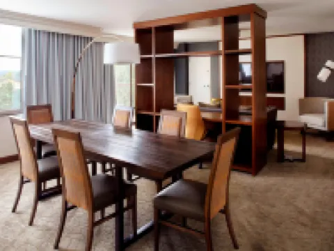 Raleigh Marriott Crabtree Valley Hotels near North Carolina Museum of Art
