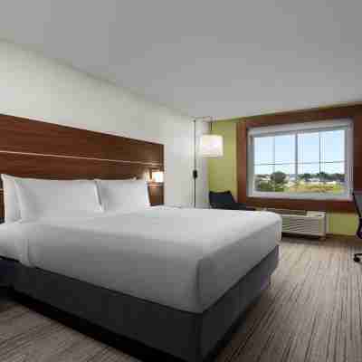 ホリデイ イン エクスプレス ホテル & スイーツ マリーナ - ステート ビーチ エリア by IHG Rooms