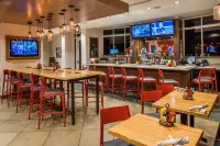 Holiday Inn KANSAS CITY AIRPORT by IHG - bar