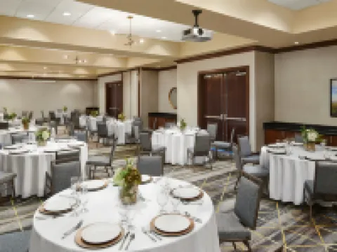 ฮอลิเดย์ อินน์ กัลฟ์พอร์ต แอร์พอร์ต บาย IHG โรงแรมในกัลฟ์พอร์ต