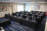 Holiday Inn Express & Suites CINCINNATI - MASON by IHG - Wifi
