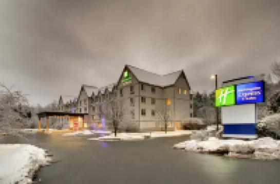 Holiday Inn Express & Suites LINCOLN EAST - WHITE MOUNTAINS by IHG Hotel a 