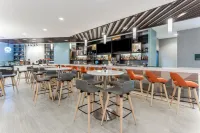 Holiday Inn & Suites CEDAR FALLS-WATERLOO EVENT CTR by IHG - bar