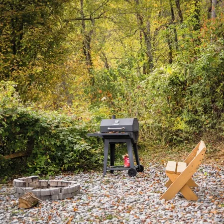 Ridgetop Retreat Cabin at Highland Hideaways - Arcade & Drive-in Theater