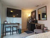 Queen. Minutes to Wilton drive. Private entrance and bathroom