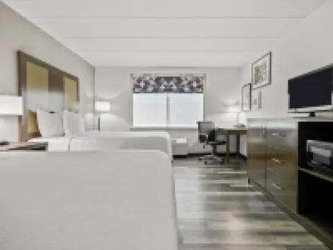 La Quinta Inn & Suites by Wyndham Sturbridge スターブリッジのホテル