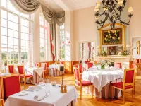 Le Château de la Tour Hotels in Oise