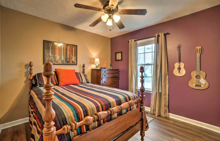Suburban Getaway w/ Game Room, 19 Mi to Nashville!