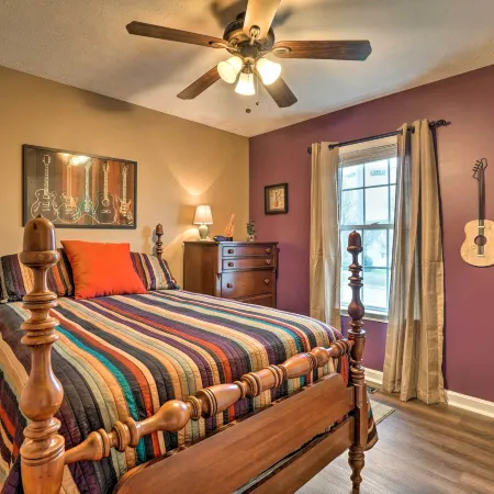 Suburban Getaway w/ Game Room, 19 Mi to Nashville!