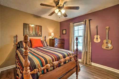 Suburban Getaway w/ Game Room, 19 Mi to Nashville! - 3 estrellas
