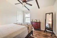 On Scenic 60-Acre Farm: Carmine Cottage w/ Porch - Homestays