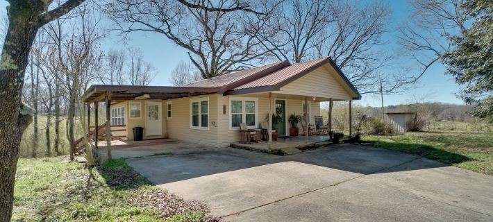 Wine Country Retreat w/ Fire Pit + Sunroom! Hotels in Lumpkin County
