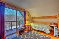 Secluded Johnsburg Retreat w/ Hot Tub & Fire Pit - 3 estrellas