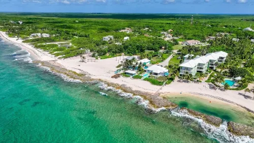 Beach House and Cottage with 2 Full Kitchens, Sleeps 16. Hotel a Old Man Bay