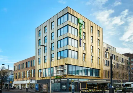 Holiday Inn Express London-Ealing by IHG Отели рядом с достопримечательностью «Университет Западного Лондона»