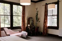 Wallingford Homestead - ที่มีสระว่ายน้ำ