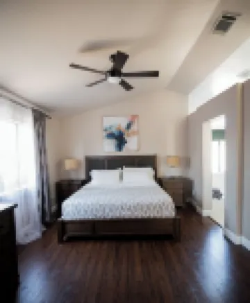 Travelers Dream! Large Home, Huge Yard, Style & Comfort