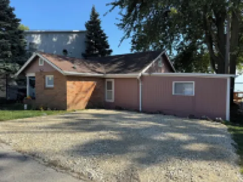 Waterfront 2-Bedroom Cabin in Celina with WiFi, AC & Seasonal Fishing Pier 默瑟縣酒店