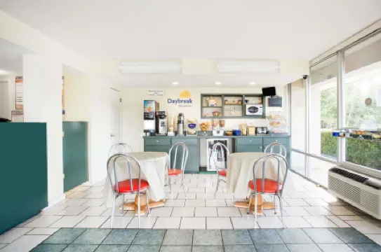 Days Inn by Wyndham Muscle Shoals Florence