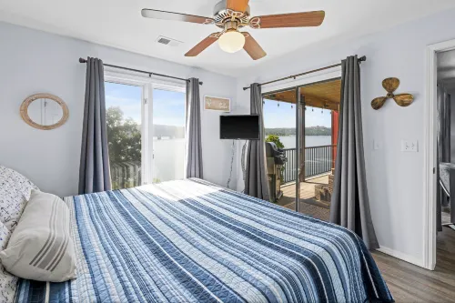 Waterfront Pool! Near Sdc - Step-Free Access! - balcon